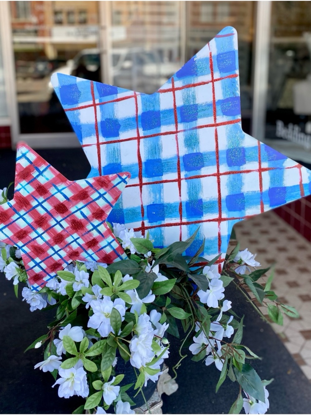 Metal Stars Large Blue Plaid and Small Red Plaid Outdoor Stakes
